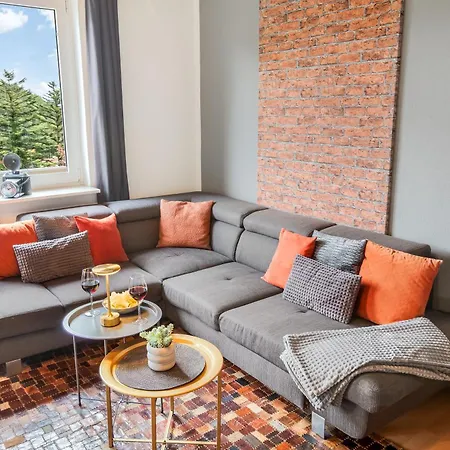 Neu Ruhige Und Gemuetliche Mit Balkon شقة *