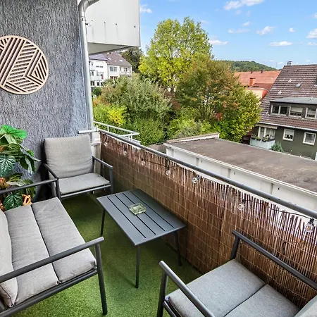 Ruhige Und Gemuetliche Mit Balkon דירה האגן